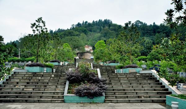 关长山公墓